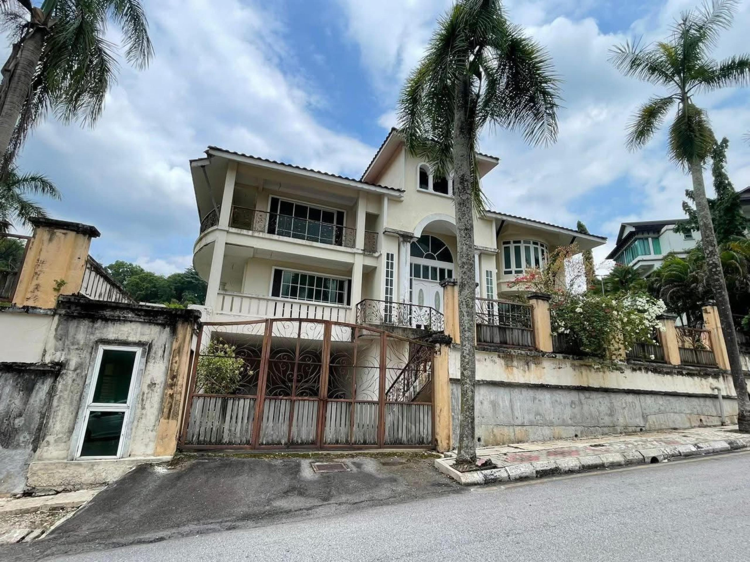 list-115419-01-68fdd765d3e649.96010537 Freehold 2.5 Storey Bungalow Taman Setiawangsa (Below Value 10%)